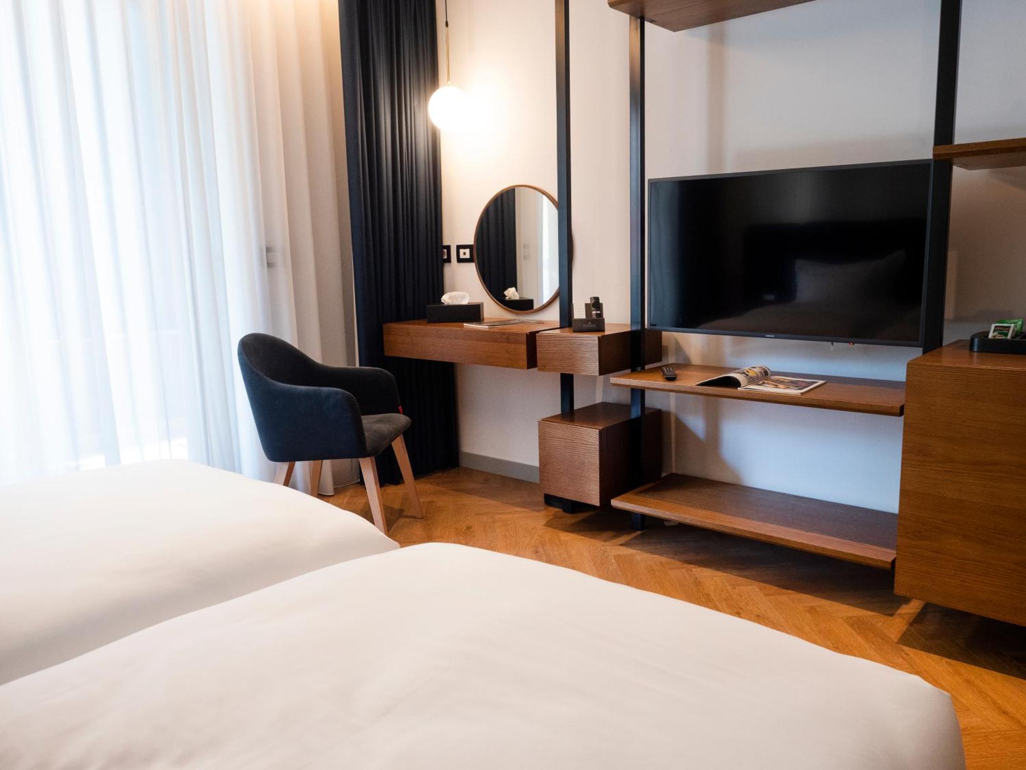 Moncafe Boutiquehotel Hotel 4*